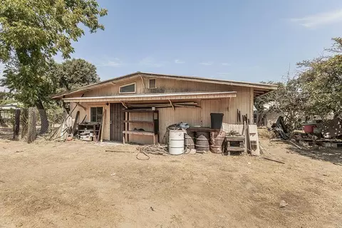 Exterior - 9016 E Dinuba Ave, Selma, CA 93662 photo 8 of 17