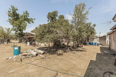 Exterior - 9016 E Dinuba Ave, Selma, CA 93662 photo 6 of 17