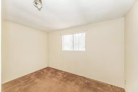 Bedroom - 9016 E Dinuba Ave, Selma, CA 93662 photo 4 of 8