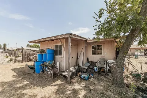 Exterior - 9016 E Dinuba Ave, Selma, CA 93662 photo 11 of 17
