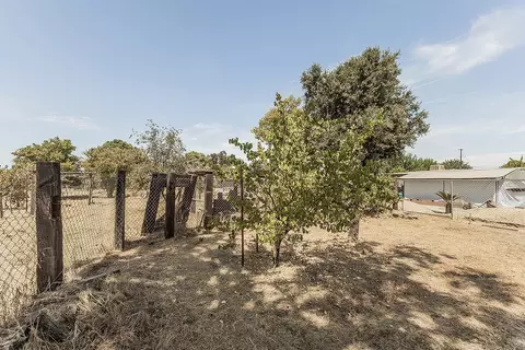 Exterior - 9016 E Dinuba Ave, Selma, CA 93662 photo 12 of 17