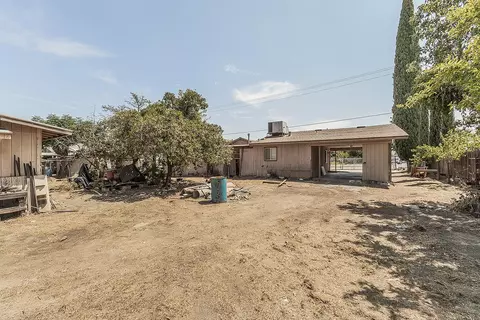 Exterior - 9016 E Dinuba Ave, Selma, CA 93662 photo 7 of 17