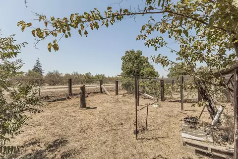 Exterior - 9016 E Dinuba Ave, Selma, CA 93662 photo 13 of 17