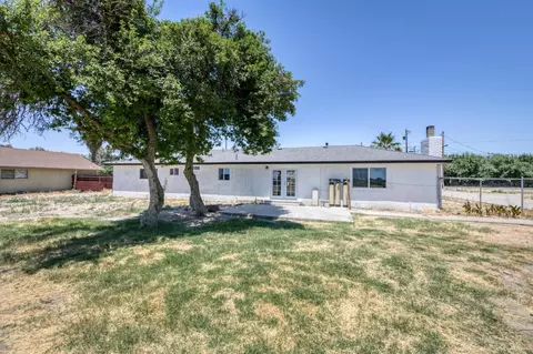 Exterior - 17189 Iona Ave, Lemoore, CA 93245 photo 9 of 13