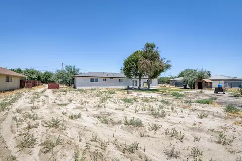 Exterior - 17189 Iona Ave, Lemoore, CA 93245 photo 10 of 13