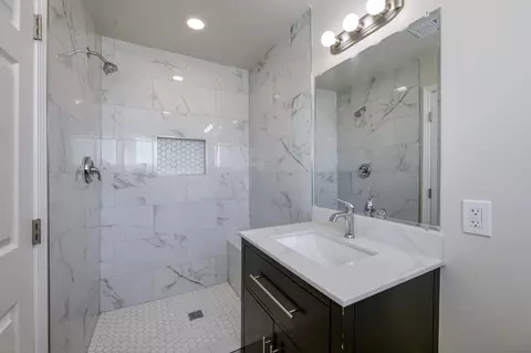 Bath - 17189 Iona Ave, Lemoore, CA 93245 photo 2 of 2