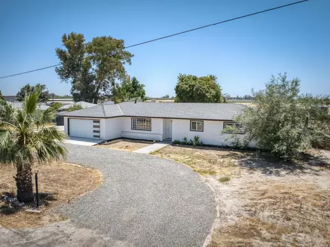 Exterior - 17189 Iona Ave, Lemoore, CA 93245 photo 8 of 13