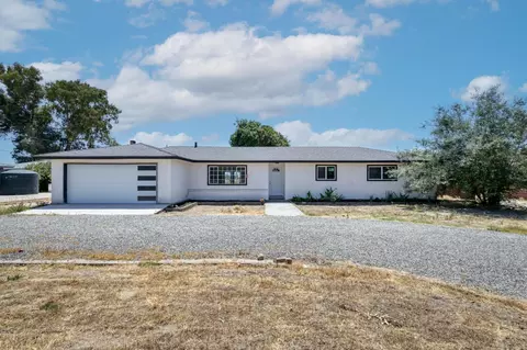 Exterior - 17189 Iona Ave, Lemoore, CA 93245 photo 3 of 13