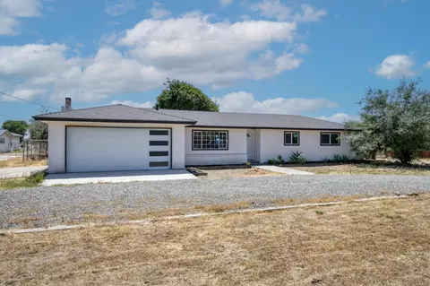 Exterior - 17189 Iona Ave, Lemoore, CA 93245 photo 2 of 13