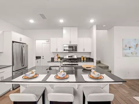 Kitchen - 1957 Kelly Ln, Clovis, CA 93611 photo 3 of 6