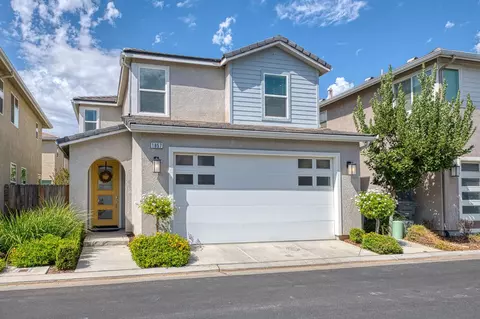 1957 Kelly Ln, Clovis, CA 93611
