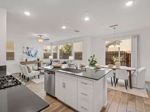 Kitchen - 1957 Kelly Ln, Clovis, CA 93611 photo 4 of 6