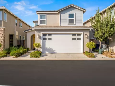 Exterior - 1957 Kelly Ln, Clovis, CA 93611 photo 2 of 12