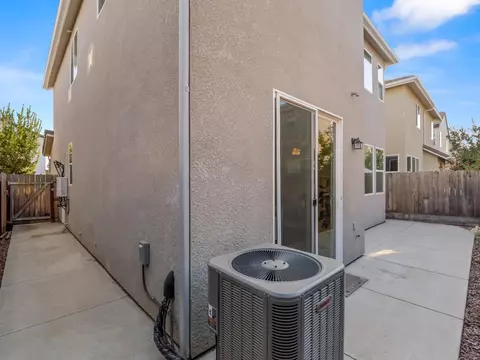 Exterior - 1957 Kelly Ln, Clovis, CA 93611 photo 10 of 12
