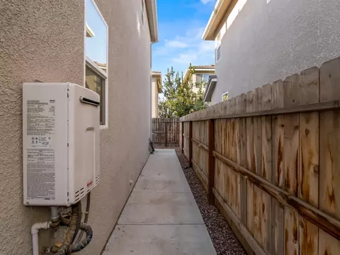 Exterior - 1957 Kelly Ln, Clovis, CA 93611 photo 11 of 12