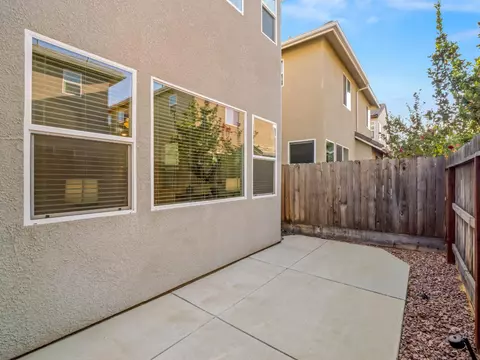 Exterior - 1957 Kelly Ln, Clovis, CA 93611 photo 5 of 12