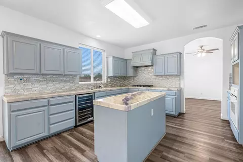 Kitchen - 2768 Goshen Ave, Clovis, CA 93611 photo 2 of 5