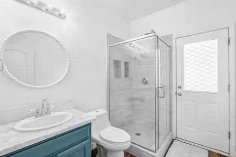 Bath - 2768 Goshen Ave, Clovis, CA 93611 photo 1 of 6