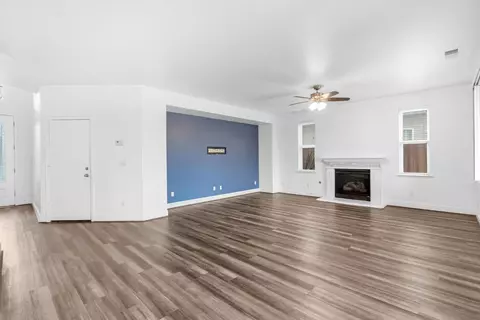 Living - 2768 Goshen Ave, Clovis, CA 93611 photo 6 of 9
