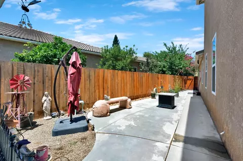 Exterior - 2768 Goshen Ave, Clovis, CA 93611 photo 8 of 9