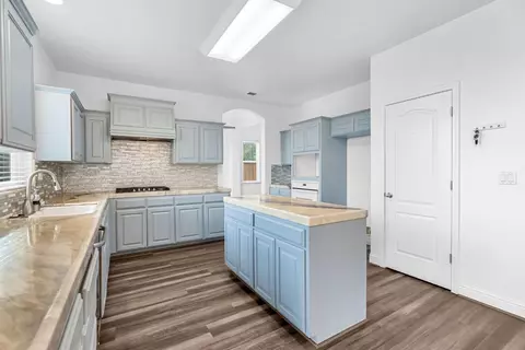 Kitchen - 2768 Goshen Ave, Clovis, CA 93611 photo 5 of 5