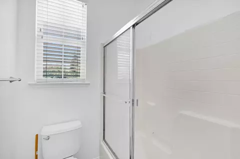 Bath - 2768 Goshen Ave, Clovis, CA 93611 photo 6 of 6