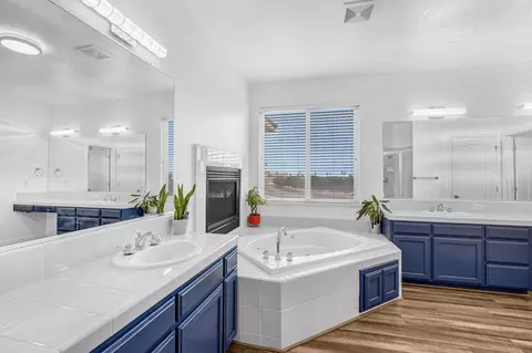 Bath - 2768 Goshen Ave, Clovis, CA 93611 photo 4 of 6