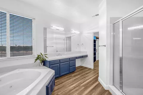 Bath - 2768 Goshen Ave, Clovis, CA 93611 photo 3 of 6