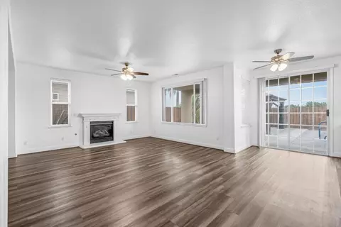 Living - 2768 Goshen Ave, Clovis, CA 93611 photo 5 of 9