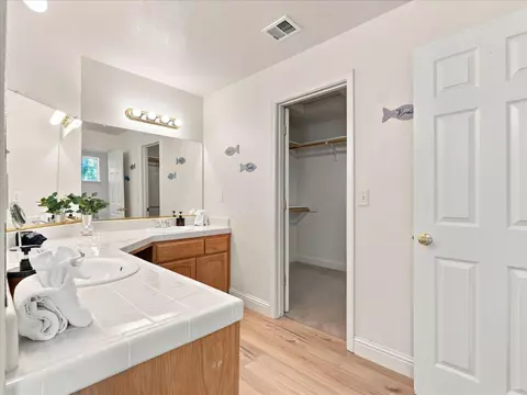 Bath - 52171 Echo Valley View Ct, Oakhurst, CA 93644 photo 2 of 4