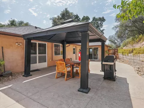 Exterior - 52171 Echo Valley View Ct, Oakhurst, CA 93644 photo 8 of 16