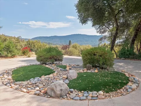 Exterior - 52171 Echo Valley View Ct, Oakhurst, CA 93644 photo 3 of 16
