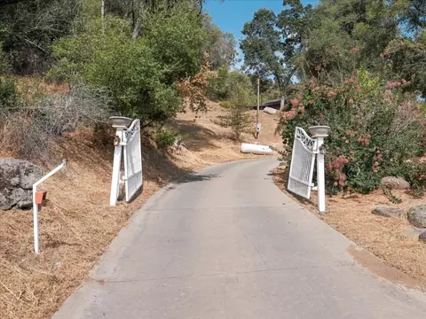 Exterior - 52171 Echo Valley View Ct, Oakhurst, CA 93644 photo 16 of 16