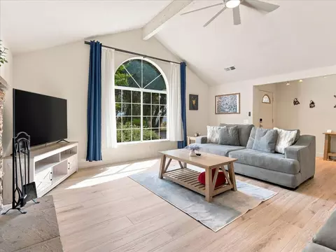 Living - 52171 Echo Valley View Ct, Oakhurst, CA 93644 photo 4 of 4