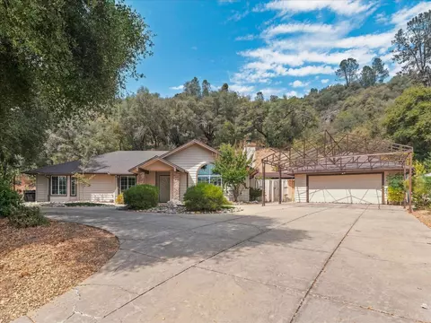 Exterior - 52171 Echo Valley View Ct, Oakhurst, CA 93644 photo 2 of 16