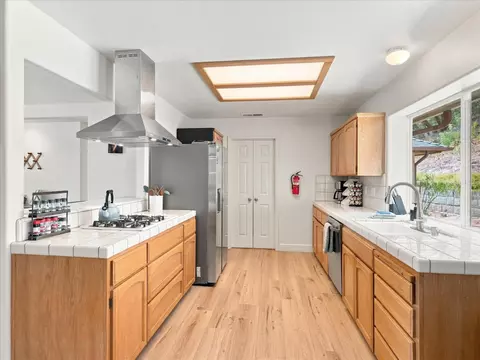 Kitchen - 52171 Echo Valley View Ct, Oakhurst, CA 93644 photo 1 of 5