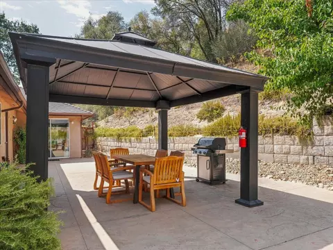 Exterior - 52171 Echo Valley View Ct, Oakhurst, CA 93644 photo 7 of 16