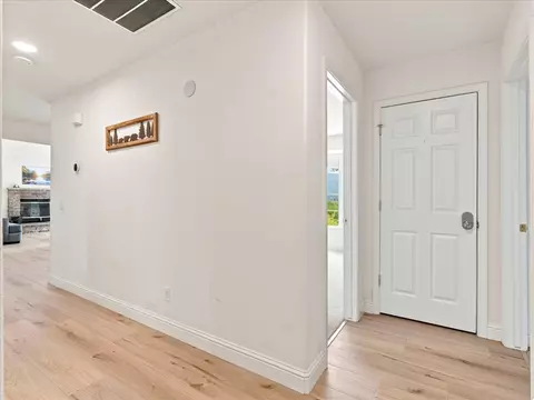 Entry Way - 52171 Echo Valley View Ct, Oakhurst, CA 93644 photo 4 of 5