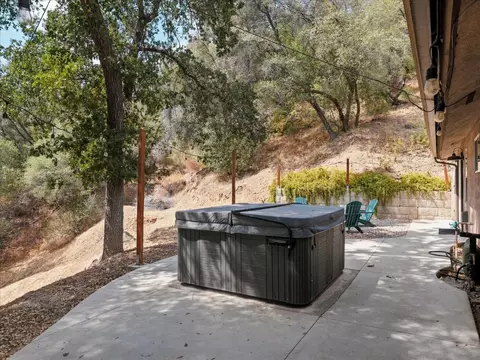 Exterior - 52171 Echo Valley View Ct, Oakhurst, CA 93644 photo 12 of 16