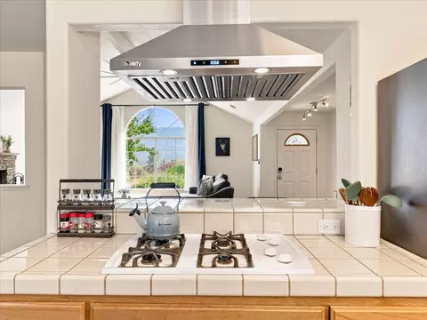 Kitchen - 52171 Echo Valley View Ct, Oakhurst, CA 93644 photo 4 of 5