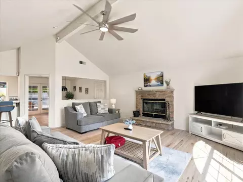 Living - 52171 Echo Valley View Ct, Oakhurst, CA 93644 photo 2 of 4