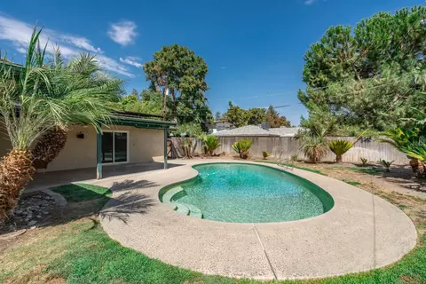 Exterior - 421 Shannon Ave, Madera, CA 93637 photo 6 of 8