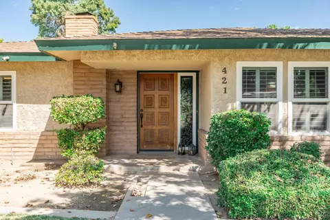 Entry Way - 421 Shannon Ave, Madera, CA 93637 photo 1 of 2