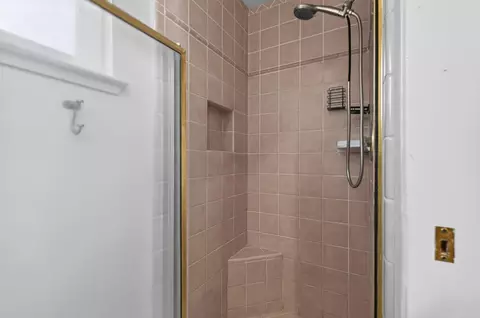 Bath - 421 Shannon Ave, Madera, CA 93637 photo 5 of 5