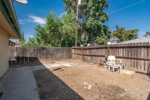 Exterior - 421 Shannon Ave, Madera, CA 93637 photo 8 of 8