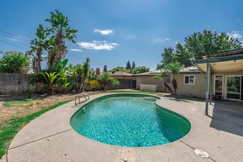 Exterior - 421 Shannon Ave, Madera, CA 93637 photo 4 of 8