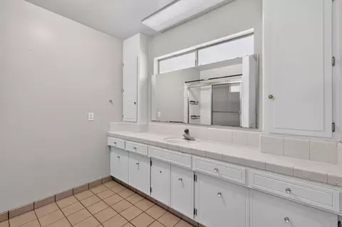 Bath - 421 Shannon Ave, Madera, CA 93637 photo 2 of 5