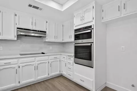 Kitchen - 1657 Willow Ave, Clovis, CA 93612 photo 2 of 3