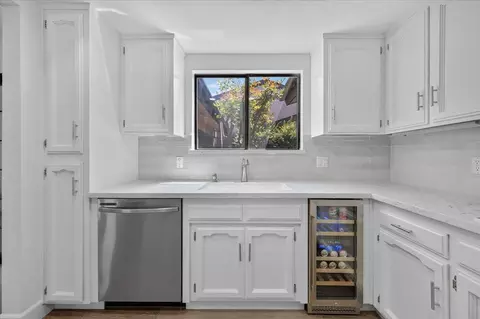 Kitchen - 1657 Willow Ave, Clovis, CA 93612 photo 3 of 3