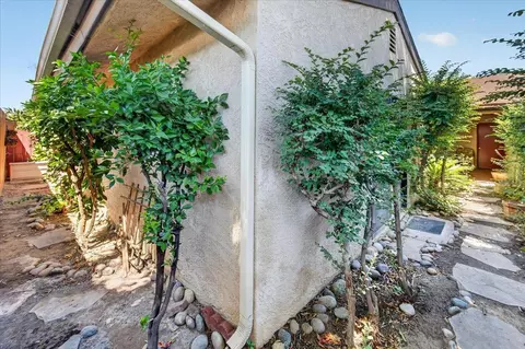 Exterior - 1657 Willow Ave, Clovis, CA 93612 photo 8 of 9